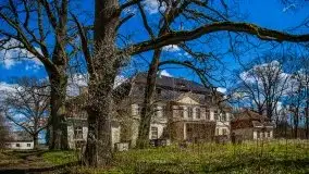 Pałac w Bęsi, na który rzucono klątwę - zdjęcie 2