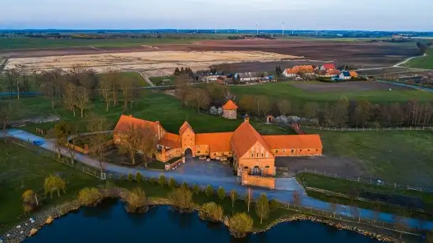 Warnikajmy - „drugi Malbork” na Mazurach - zdjęcie 1