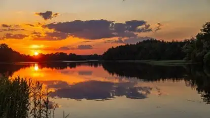 Zachód słońca nad jeziorem Łękuk