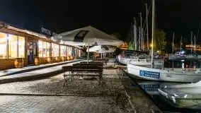 Port AZS Wilkasy skąpany w ciemnościach nocy - zdjęcie 18