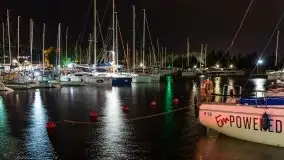 Port AZS Wilkasy skąpany w ciemnościach nocy - zdjęcie 16
