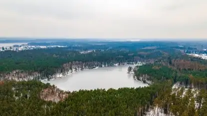 Zima nad jeziorem Wesołek, okolice Rucianej Nidy