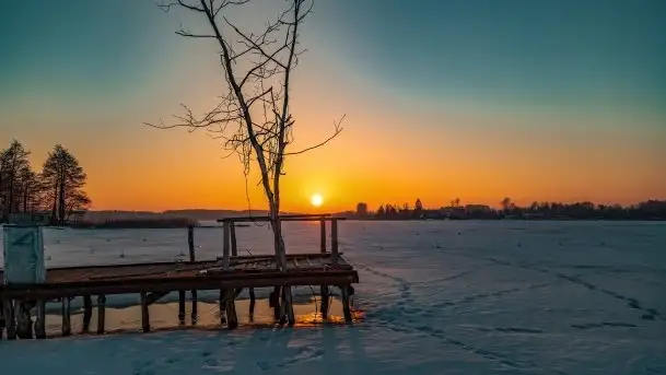Zima i zachód słońca w porcie Tło Dla Mew