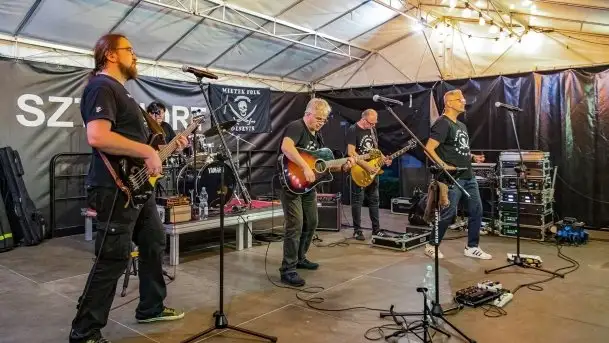 Mietek Folk zagrał w czerwcowy wieczór w porcie Sztynort