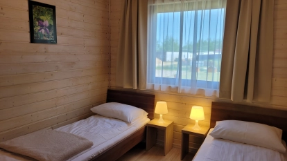 Kamienny Ogród Holiday Park komfortowe domki z 2 sypialniami w parku nad jeziorem Tałty na Mazurach, Stare Sady, Mikołajki - zdjęcie 15