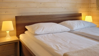 Kamienny Ogród Holiday Park komfortowe domki z 2 sypialniami w parku nad jeziorem Tałty na Mazurach, Stare Sady, Mikołajki - zdjęcie 2