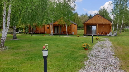 Kamienny Ogród Holiday Park komfortowe domki z 2 sypialniami w parku nad jeziorem Tałty na Mazurach, Stare Sady, Mikołajki - zdjęcie 1
