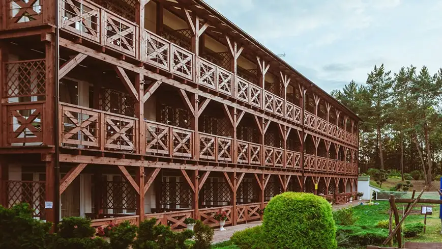 Oferta wakacyjna – pokoje hotelowe z wyżywieniem