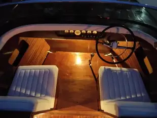 Drewniana motorówka z silnikiem V8 z 1961r odnowiona - zdjęcie 2