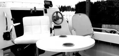 Łódka kabinowa 4,25 z silnikiem Suzuki 20 KM - zdjęcie 16