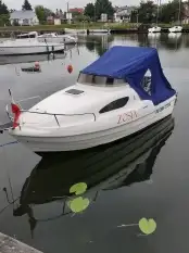 Łódka kabinowa 4,25 z silnikiem Suzuki 20 KM - zdjęcie 3