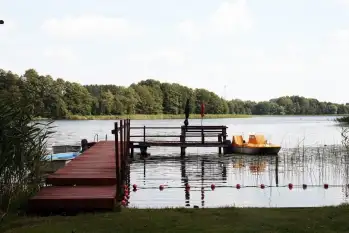 Sprzedam działkę siedliskową na Mazurach z bezpośrednim dostępem do jeziora o pow. 9689 m kw. - zdjęcie 1