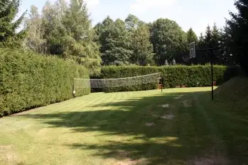 Sprzedam działkę siedliskową na Mazurach z bezpośrednim dostępem do jeziora o pow. 9689 m kw. - zdjęcie 2