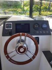 NEON 910 - jacht motorowy produkcji Mazuria - zdjęcie 15