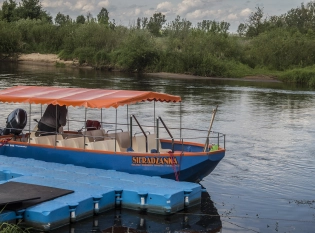 Łódź wycieczkowa z silnikiem - zdjęcie 1