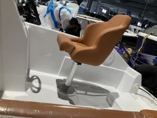 Sprzedam łódź kabinową ,motorowa "Delfin 435" - zdjęcie 4