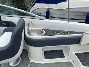 Łódź motorowa Sea Ray 240 - zdjęcie 8