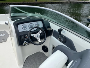 Łódź motorowa Sea Ray 240 - zdjęcie 6