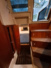 Sprzedam jacht motorowy SUN RUNNER MARINE - zdjęcie 9