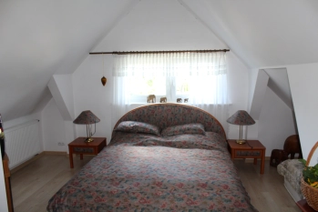 Dom na spokojnym osiedlu w Piszu blisko jeziora Mazury - zdjęcie 9