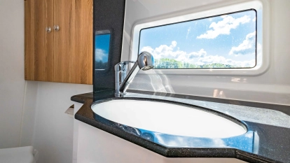 Używany jacht motorowy Platinum 40 Fly 110KM 3-kabinowy - zdjęcie 6