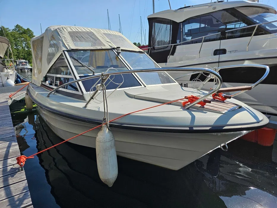 Sprzedam motorówkę DRACO z przyczepą.