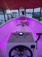 Łódź motorowa  - zdjęcie 3