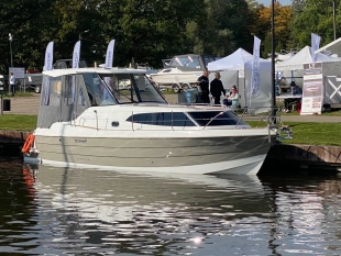 Pakiet 4 jachtów: Maxus 28, Maxus 33.1 RS, Houseboat Navigator 999- 2 sztuki - zdjęcie 11
