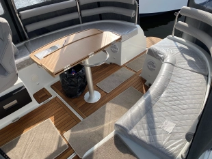 Pakiet 4 jachtów: Maxus 28, Maxus 33.1 RS, Houseboat Navigator 999- 2 sztuki - zdjęcie 9