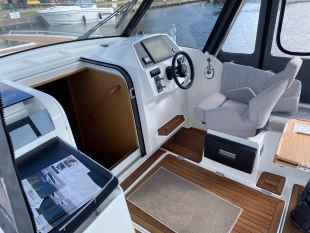 Pakiet 4 jachtów: Maxus 28, Maxus 33.1 RS, Houseboat Navigator 999- 2 sztuki - zdjęcie 4