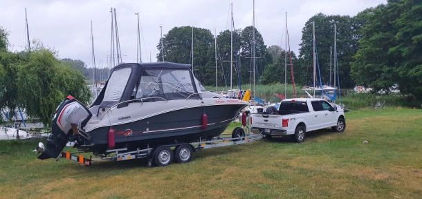 Mazury 670 z Silnikiem Evinrude 200 H.O Jacht Motorówka łódź