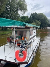 Łódź motorowa typu HouseBoat - zdjęcie 1