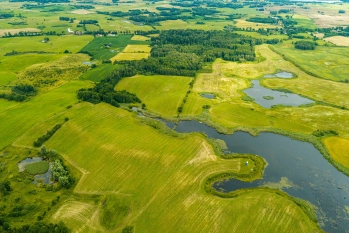 Na sprzedaż ponad 50 ha ziemi z warunkami zabudowy i 9 hektarowym stawem pośrodku  - zdjęcie 1