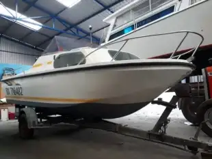 Jacht motorowy kabinowy Chaparral - zdjęcie 3