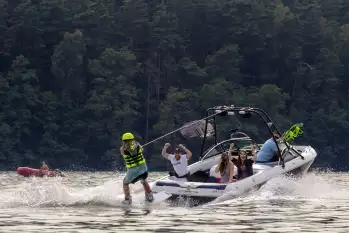 Holowanie za motorówką - zdjęcie 3