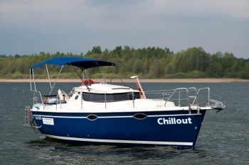 Sunhorse 25 - nieduży, zadbany jacht idealny dla 4 osób