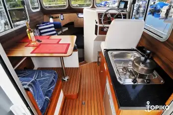 Spacerowy jacht motorowy Marim 23 - łatwy w prowadzeniu, zadbany  - zdjęcie 12