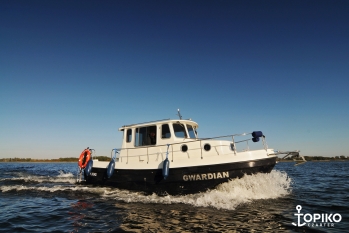 Spacerowy jacht motorowy Marim 23 - łatwy w prowadzeniu, zadbany 