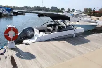 Rinker Q3 - zdjęcie 8