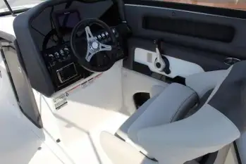 Rinker Q3 - zdjęcie 4