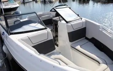 Rinker Q3 - zdjęcie 2