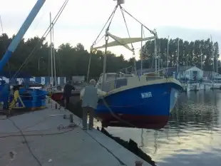 Łódź motorowa - do remontu - zdjęcie 2