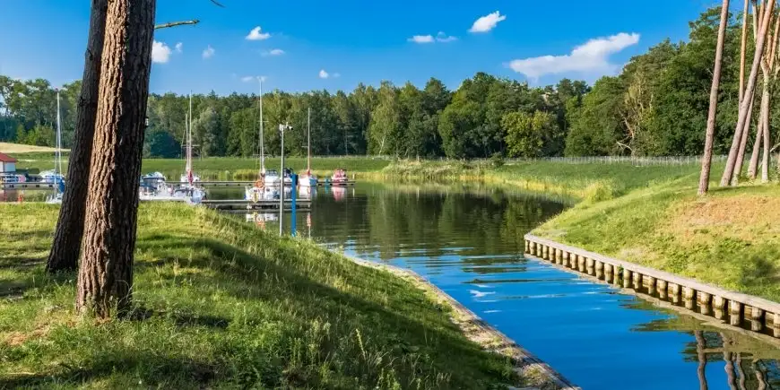 Gdzieś na środku Mazur jest port?