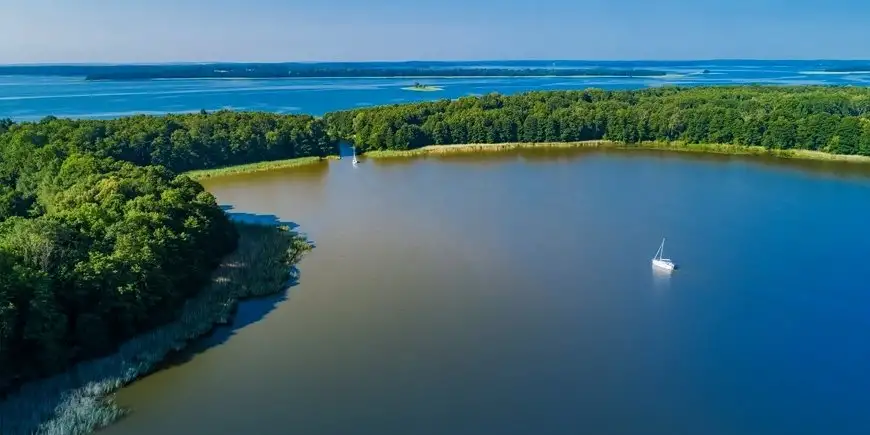 Pewny punkt przed Wami, jezioro gdzie leży port Sztynort to?