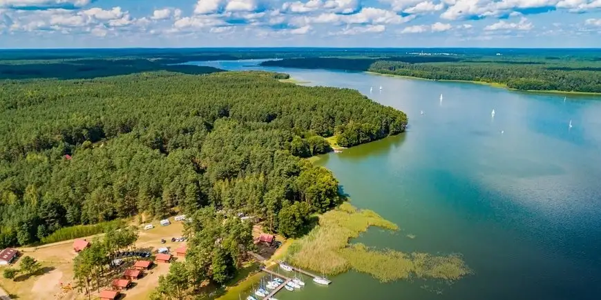 Jezioro mocno na południu Mazur, które widzisz na zdjęciu to?