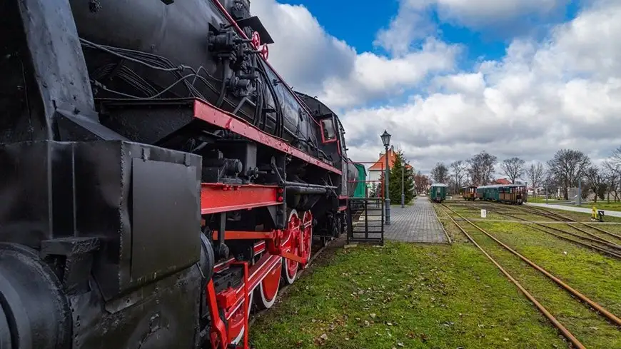 Jedzie pociąg z daaaleeeka... znasz to muzuem?