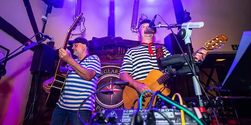 Pytanie z górnej półki, o jakim porcie w jednej z szant śpiewają Żeglarze Portowi