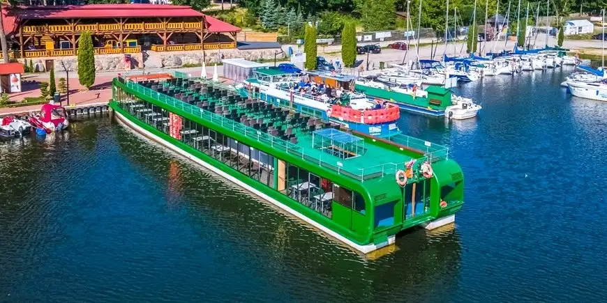 Największy statek wycieczkowy na Mazurach należy do floty?
