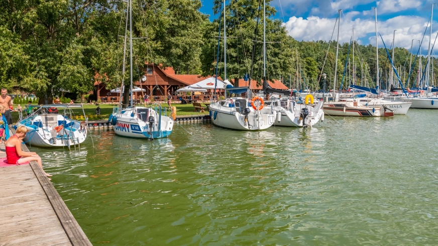 Port Pod Dębem – mazurski klimat, który zostaje w sercu