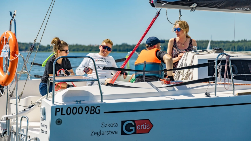 Dołącz do zakładki „Szkolenia żeglarskie” na Mazury24.eu – pokaż swoją szkołę w sezonie 2025!